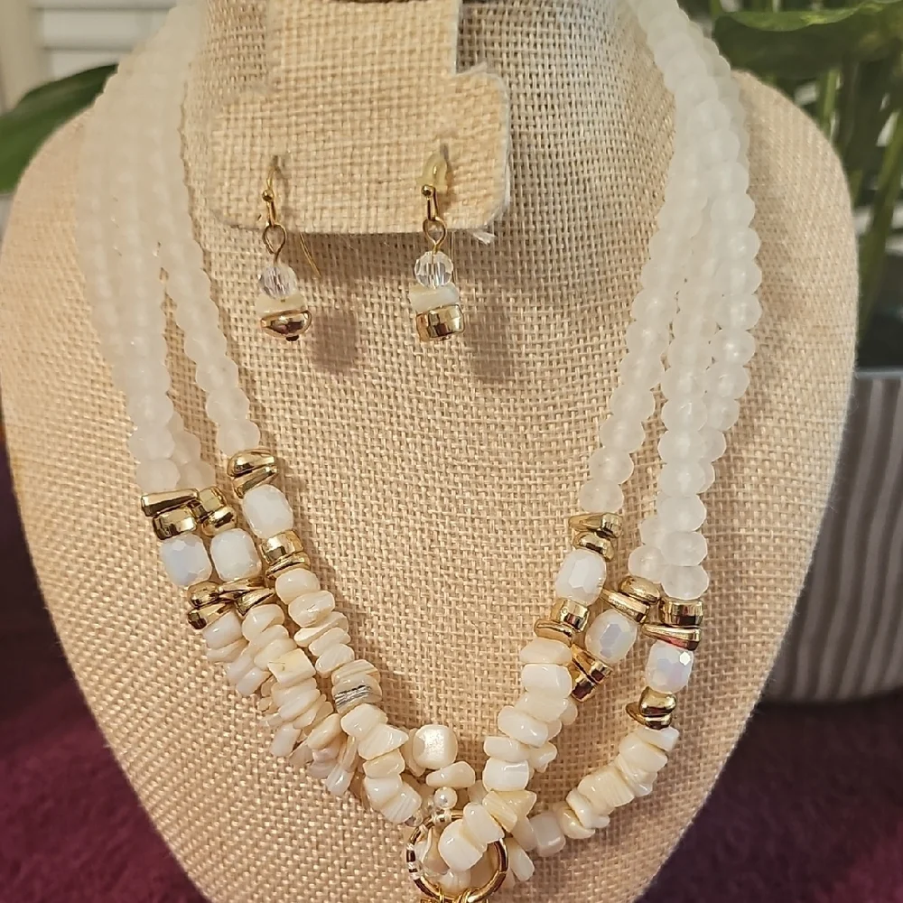 Vintage White and Gold Layered Necklace Set - Picture 3 of 4